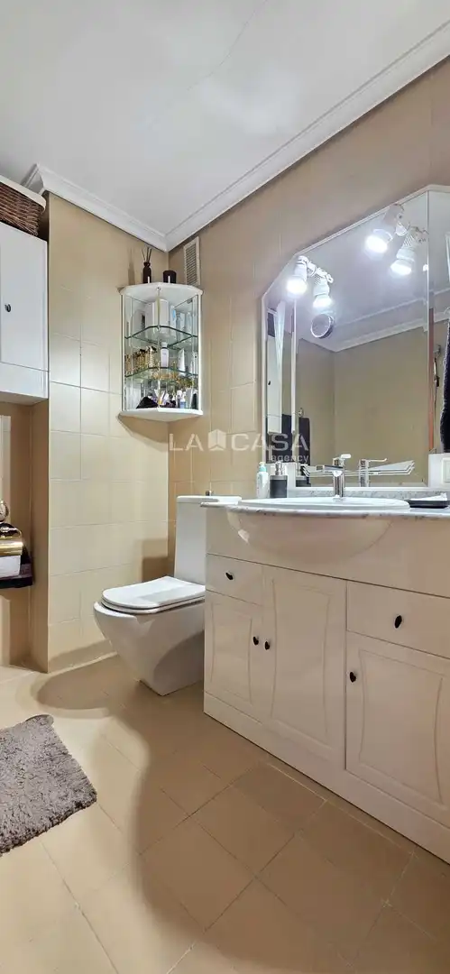 Baño de Piso en venta en Valladolid con Calefacción y Trastero