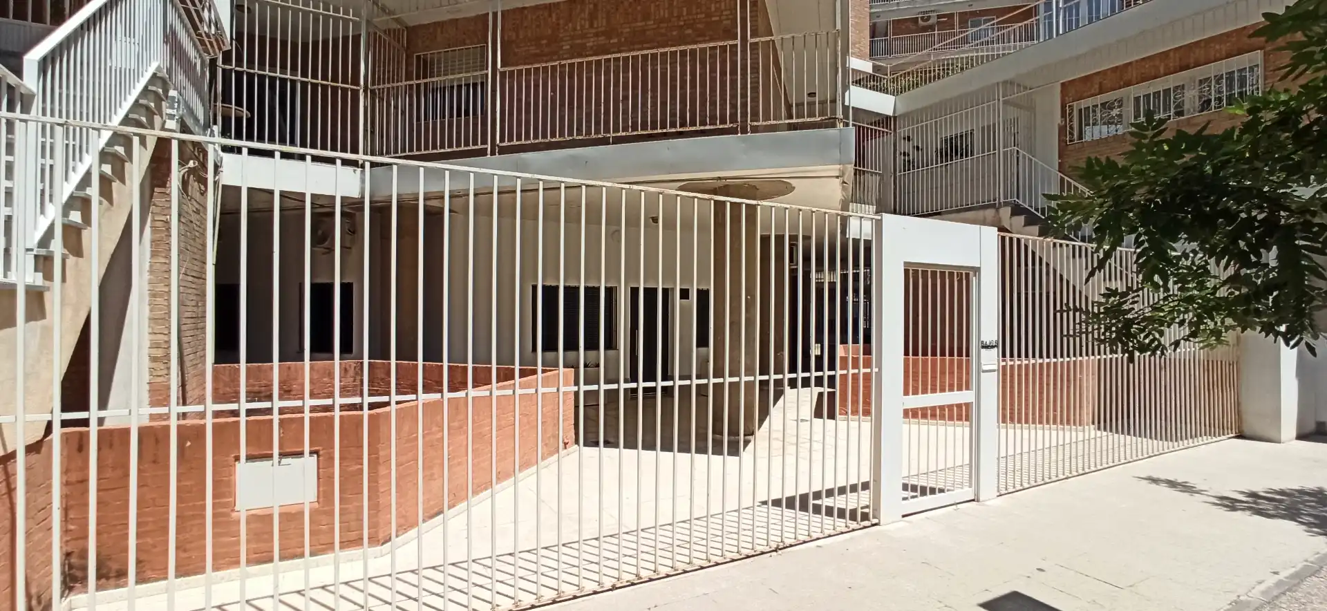 Vista exterior de Pis en venda en Granada amb Aire condicionat, Calefacció i Moblat