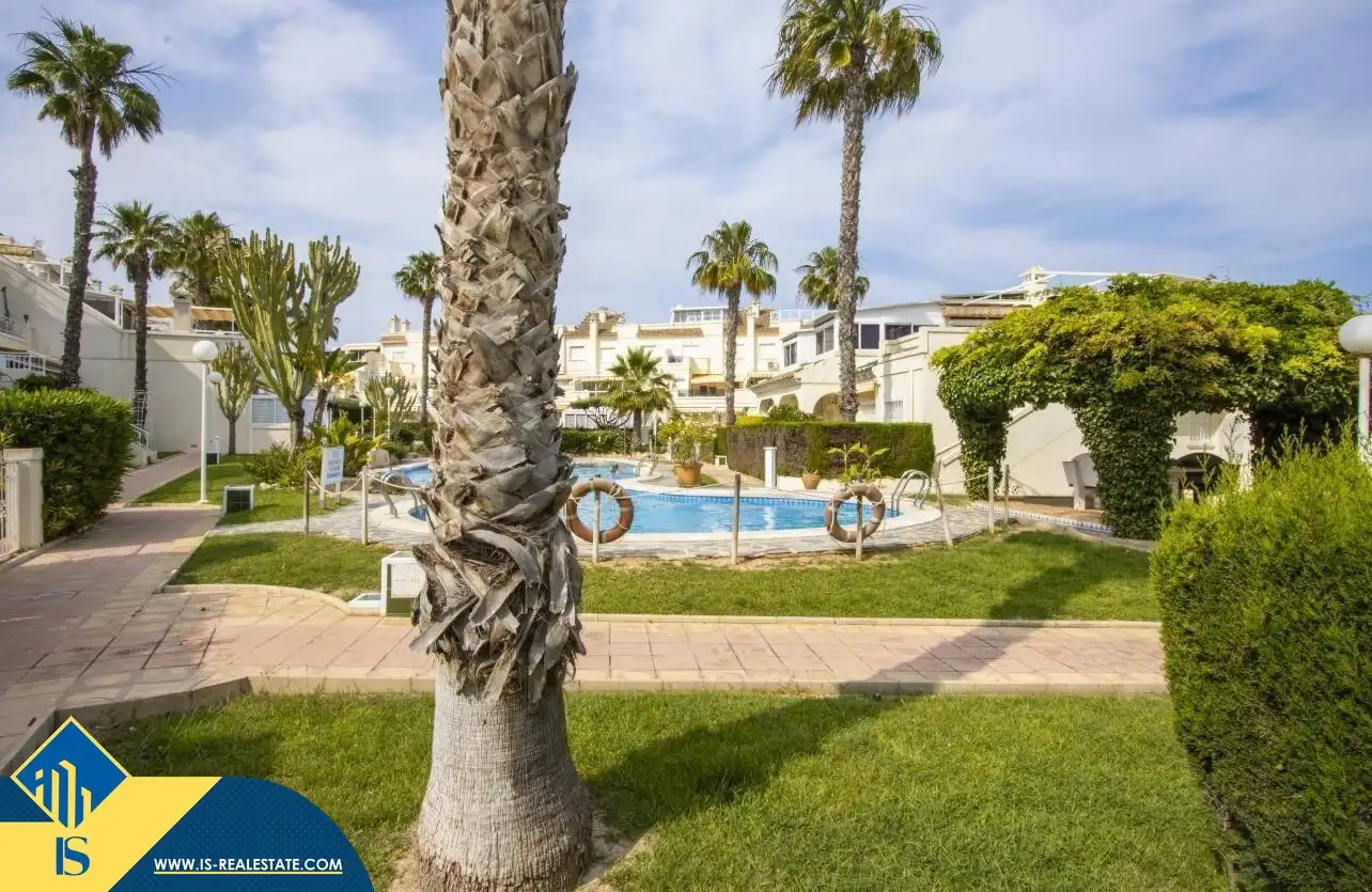 Vista exterior de Casa o xalet de lloguer en Orihuela amb Terrassa, Moblat i Forn