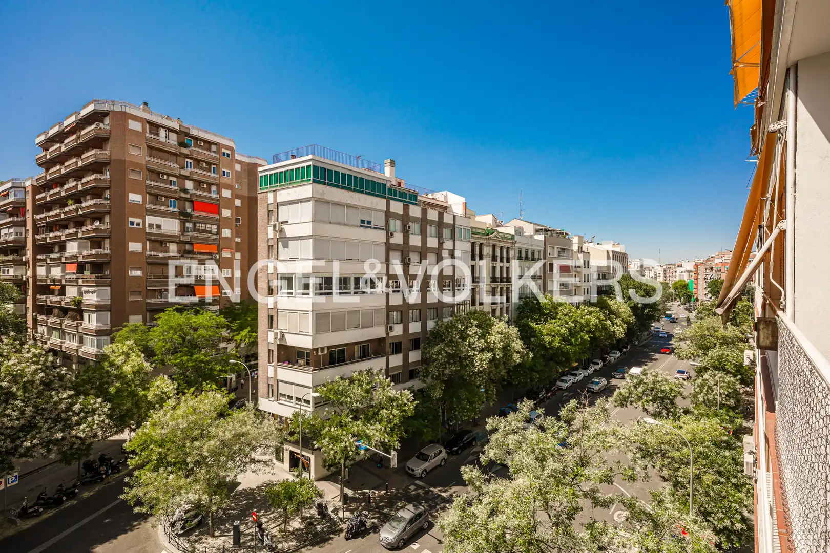 Vista exterior de Pis en venda en Madrid amb Aire condicionat, Calefacció i Balcó