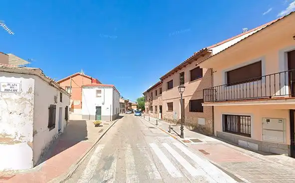 Außenansicht von Wohnung zum Verkauf in Navas del Rey mit Heizung