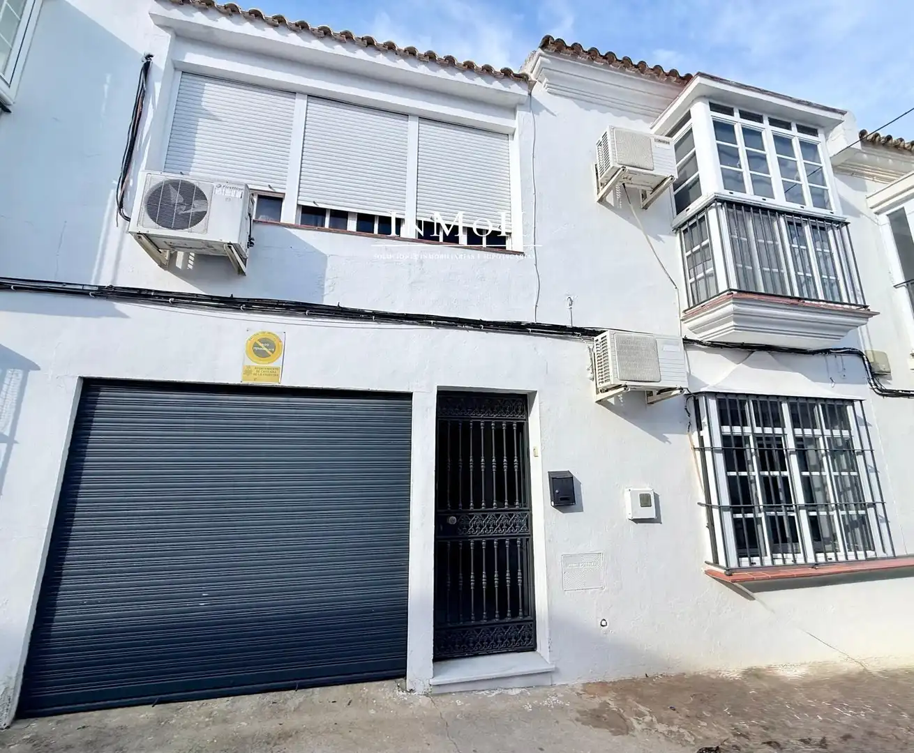Vista exterior de Casa adosada en venta en Chiclana de la Frontera con Aire acondicionado, Terraza y Balcón