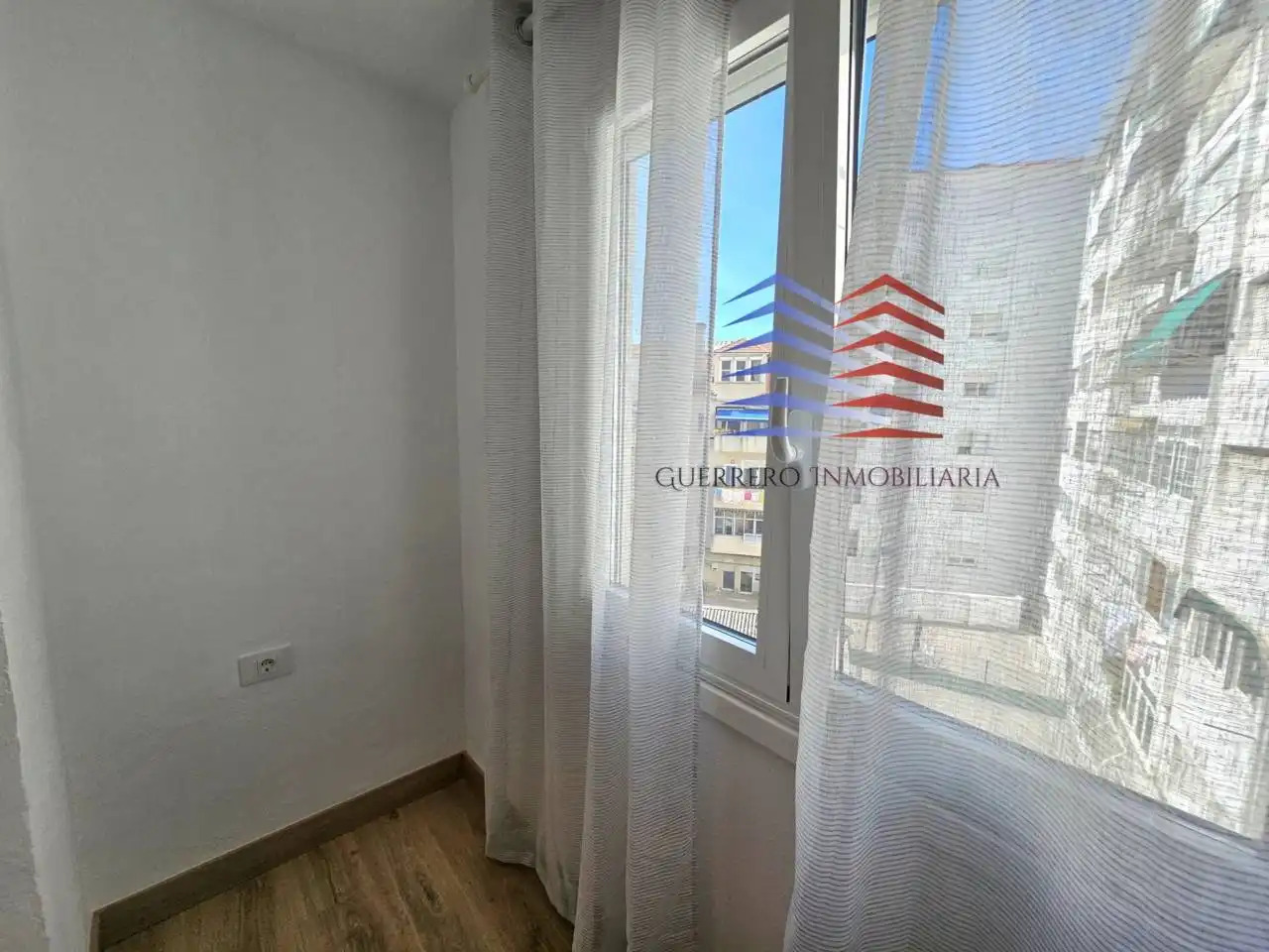 Habitación de Piso de alquiler en Ourense Capital  con Calefacción, Parquet y Alarma