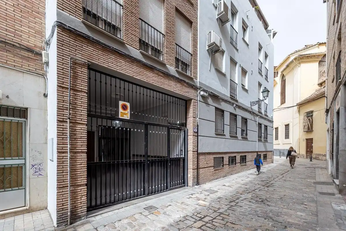 Außenansicht von Wohnung zur Miete in Granada mit Heizung und Balkon