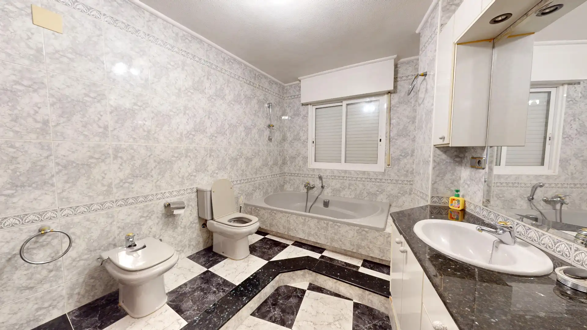 Baño de Piso en venta en Elda con Aire acondicionado, Amueblado y Horno
