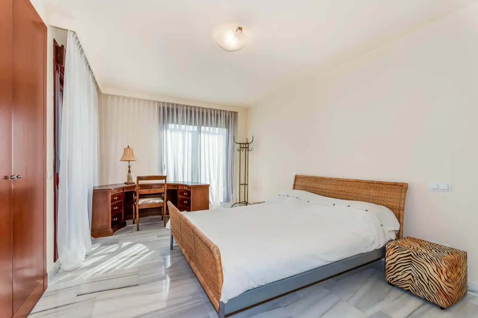 Bedroom of Houses for sale in Benahavís  with Air Conditioner, Private garden and Terrace