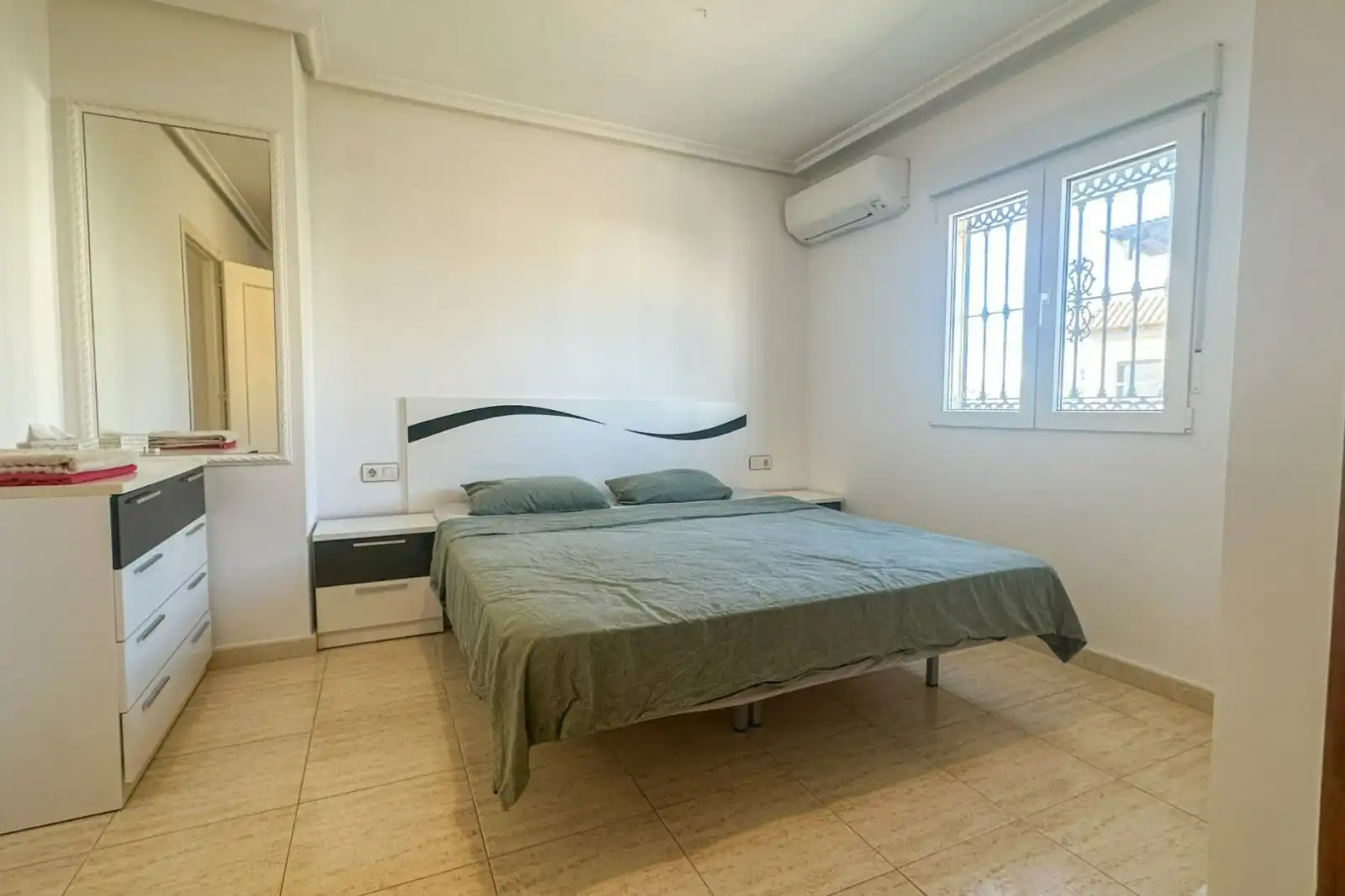 Bedroom of Houses for sale in Torrevieja  with Furnished
