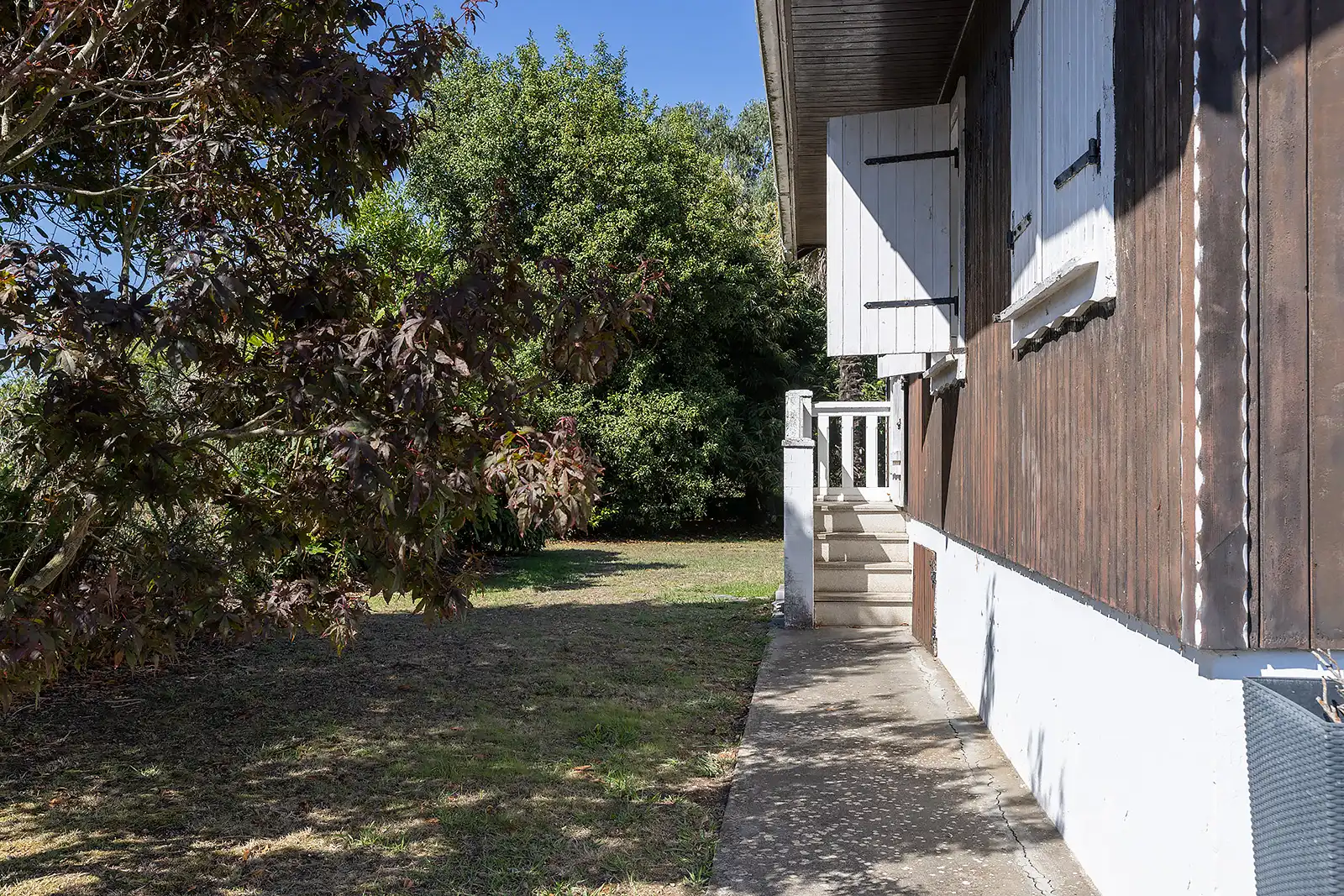 Vista exterior de Casa o chalet en venta en Oleiros con Calefacción, Jardín privado y Piscina