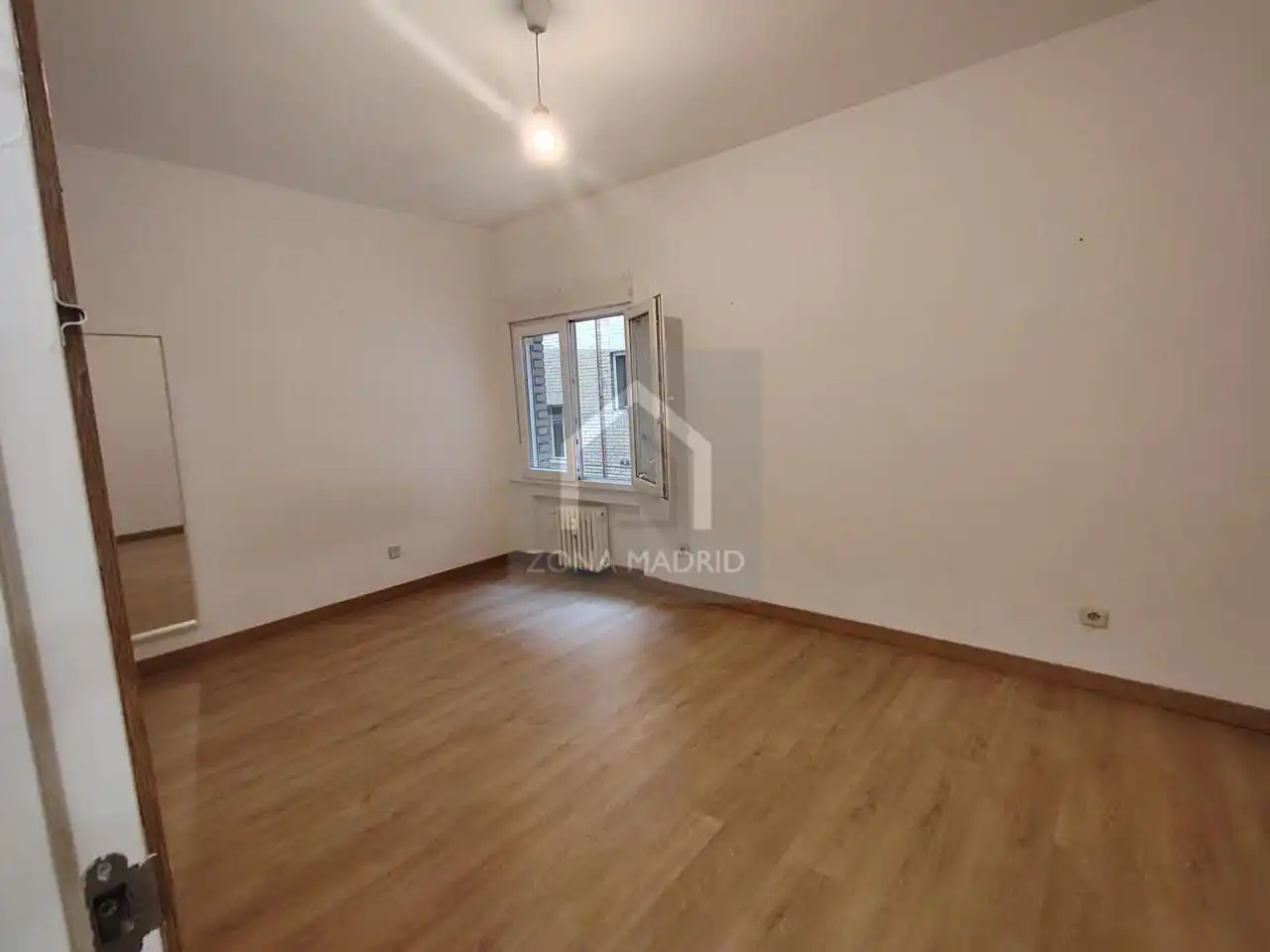 Habitación de Piso en venta en Madrid con Terraza