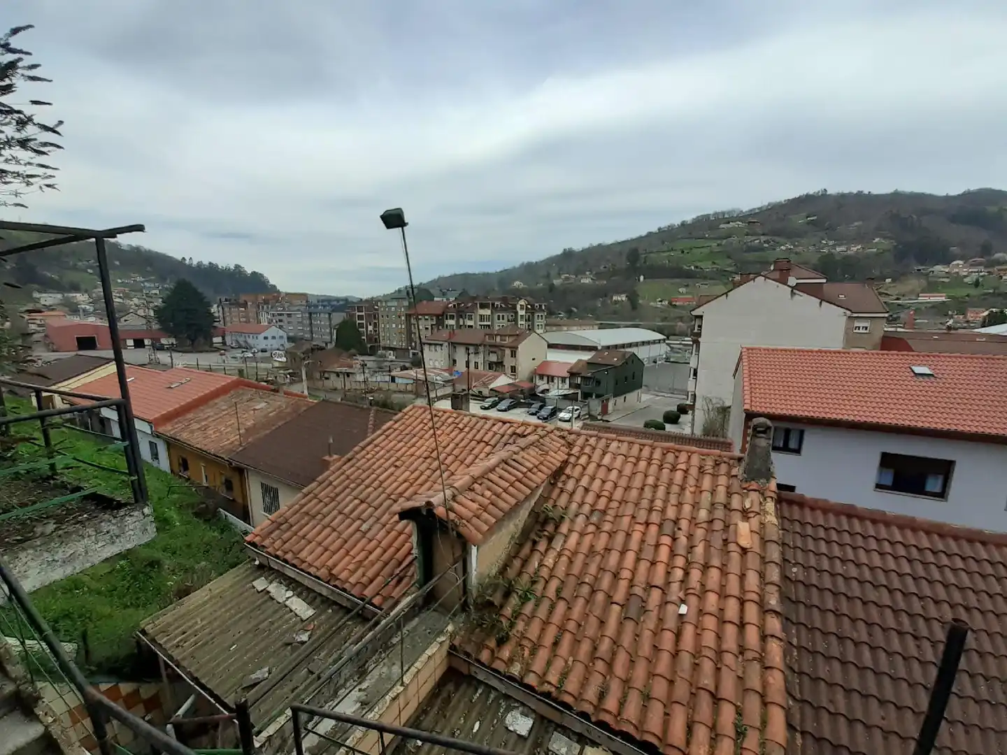 Vista exterior de Casa o xalet en venda en San Martín del Rey Aurelio amb Jardí privat