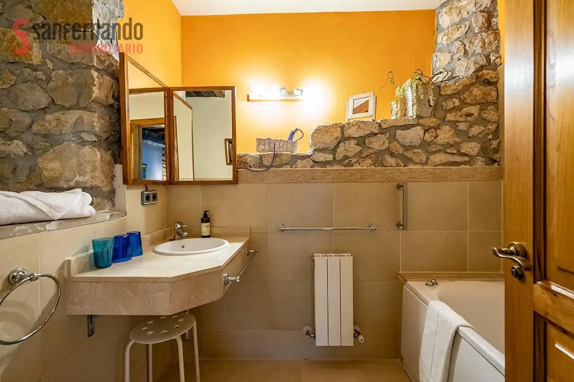 Baño de Finca rústica en venta en Val de San Vicente  con Calefacción