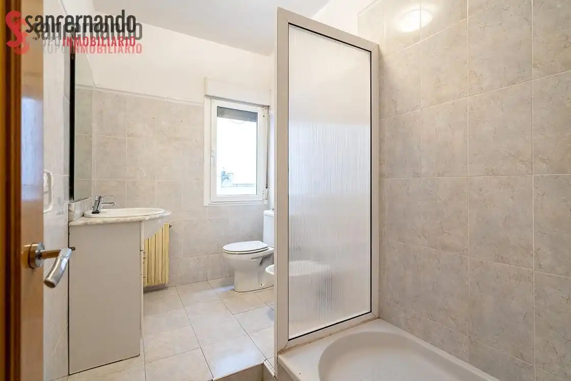 Badezimmer von Wohnung zum Verkauf in Torrelavega  mit Heizung und Balkon