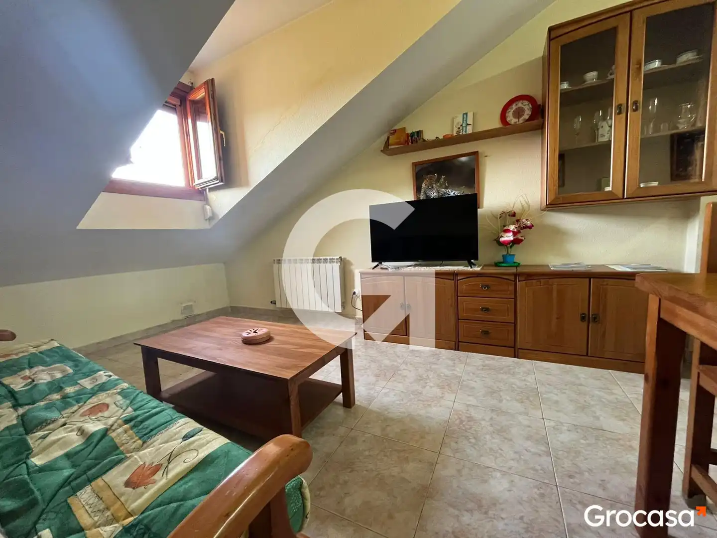 Wohnzimmer von Dachboden zum Verkauf in Laspaúles mit Heizung, Möbliert und Ofen