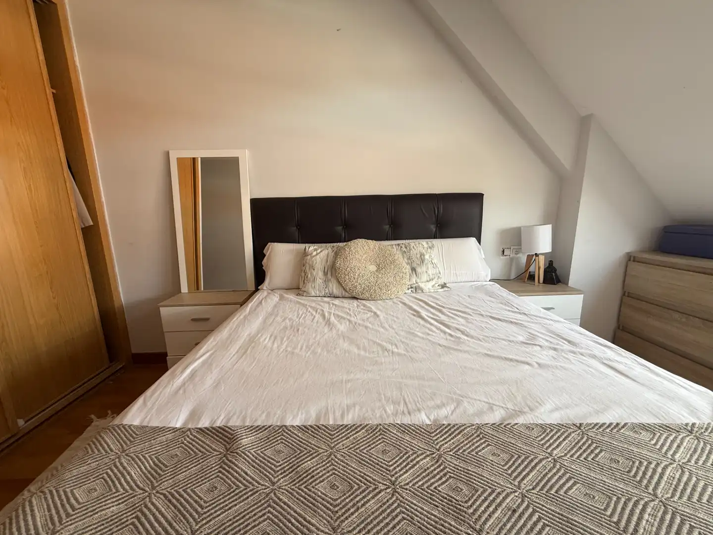 Bedroom of Duplexes for sale in León Capital   with Heating, Parquet flooring and Furnished