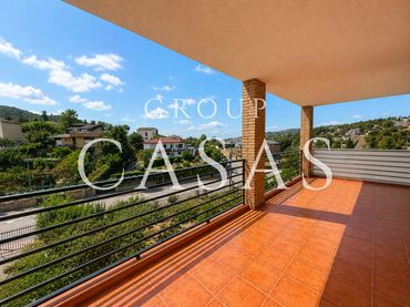 House with pool for sale in Avinguda Pont del Lledoner