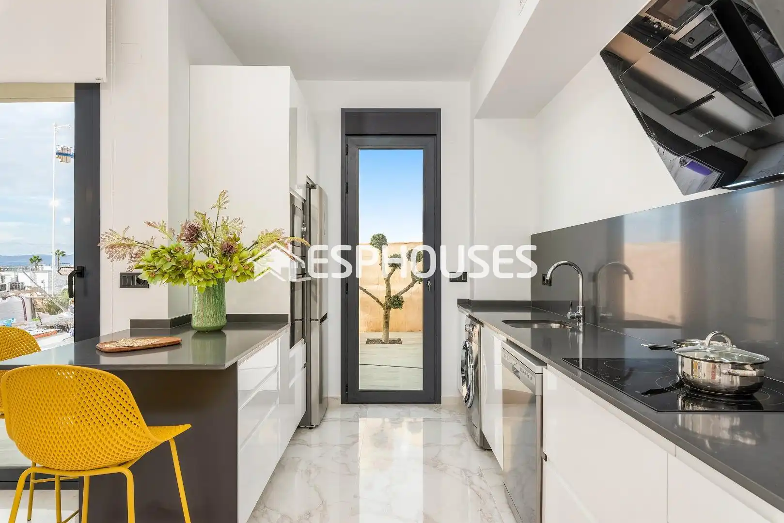 Casa con terraza en venta en Benijófar, imagen 2