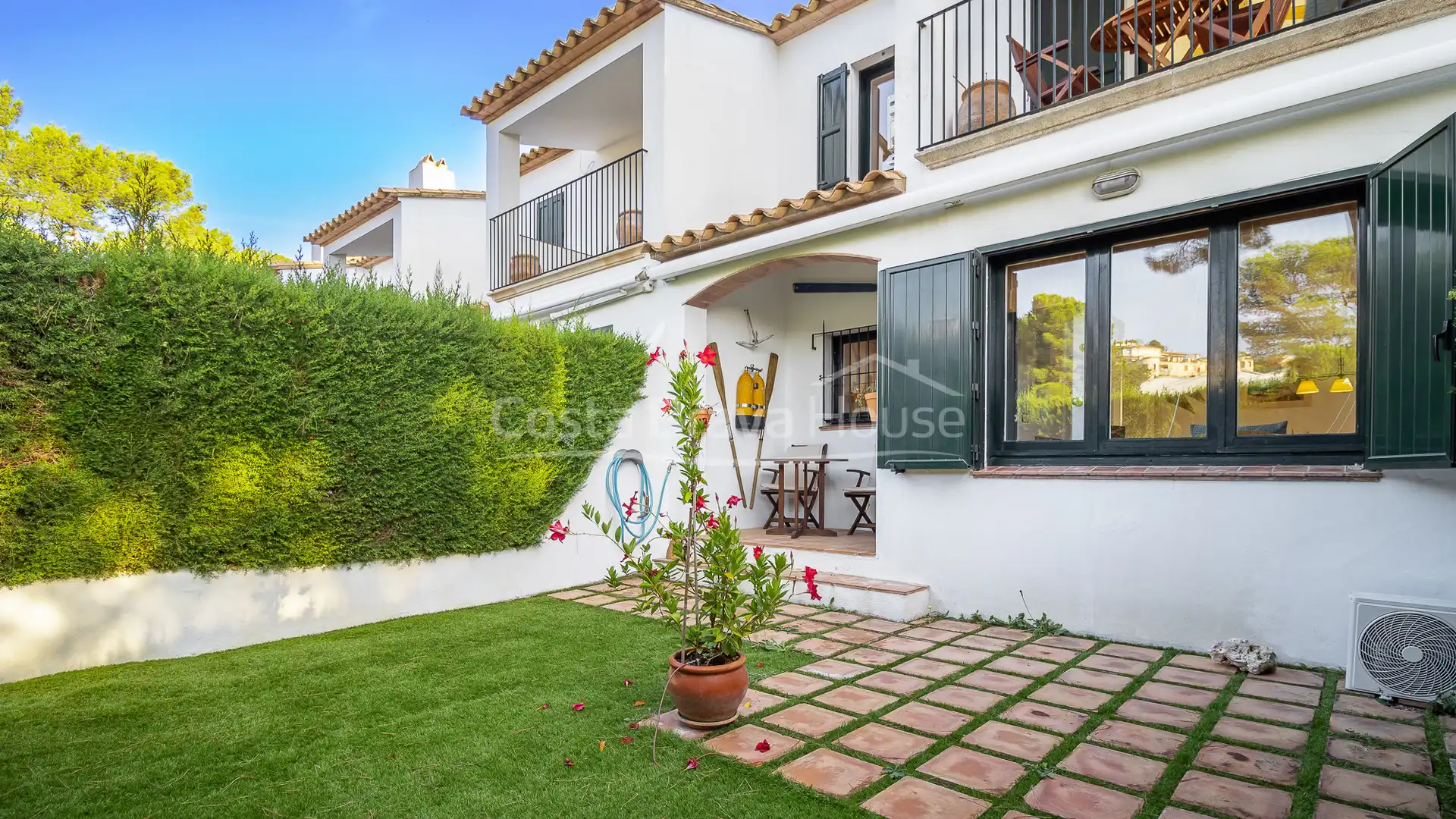 Garten von Einfamilien-Reihenhaus zum Verkauf in Palafrugell mit Klimaanlage, Heizung und Privatgarten