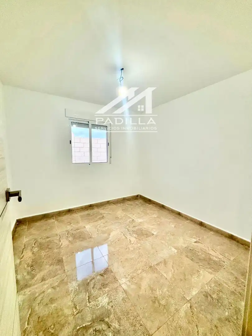 Habitación de Casa adosada en venta en El Viso de San Juan con Calefacción