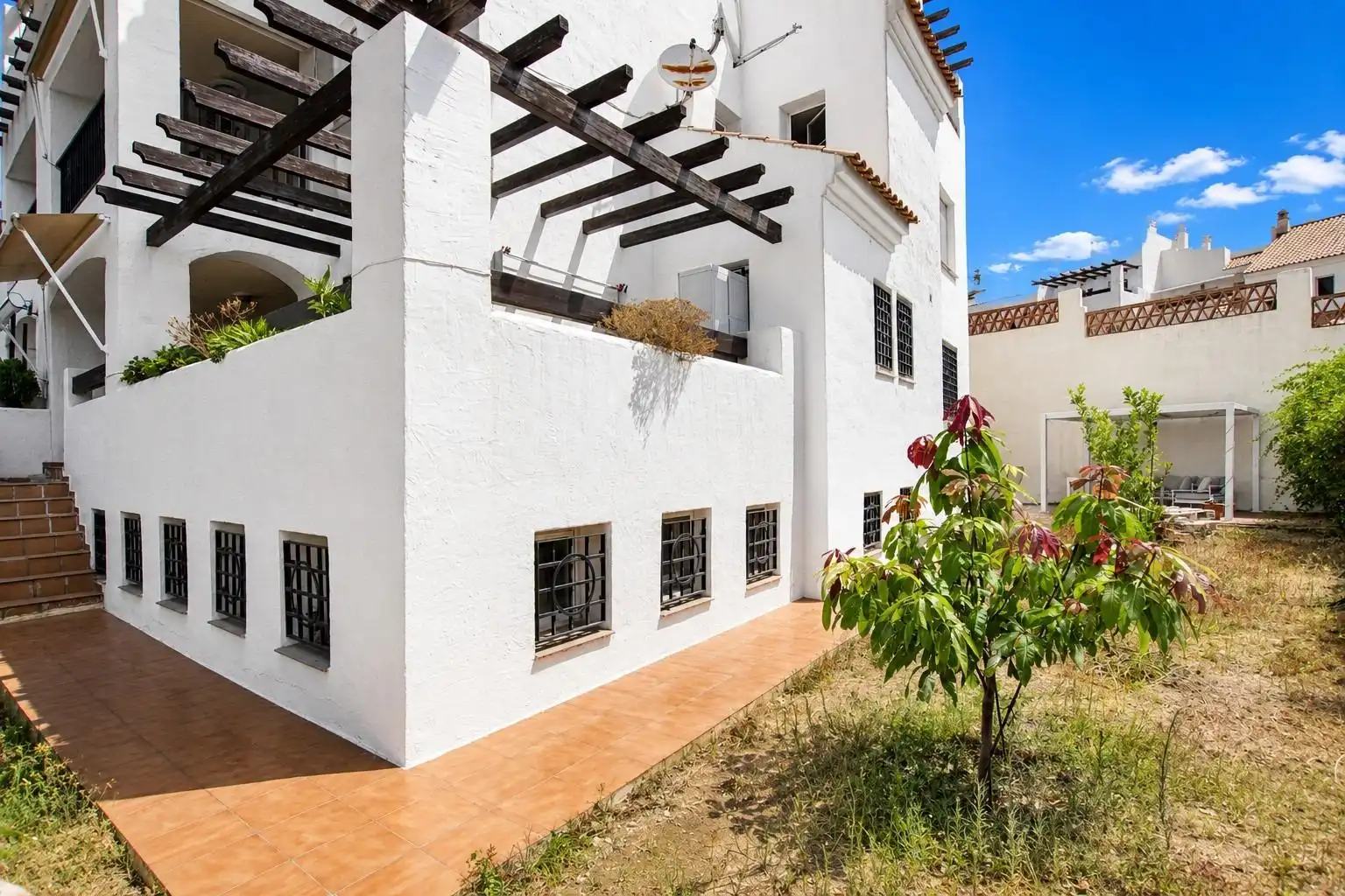 Vista exterior de Dúplex en venda en Benalmádena amb Aire condicionat, Calefacció i Jardí privat