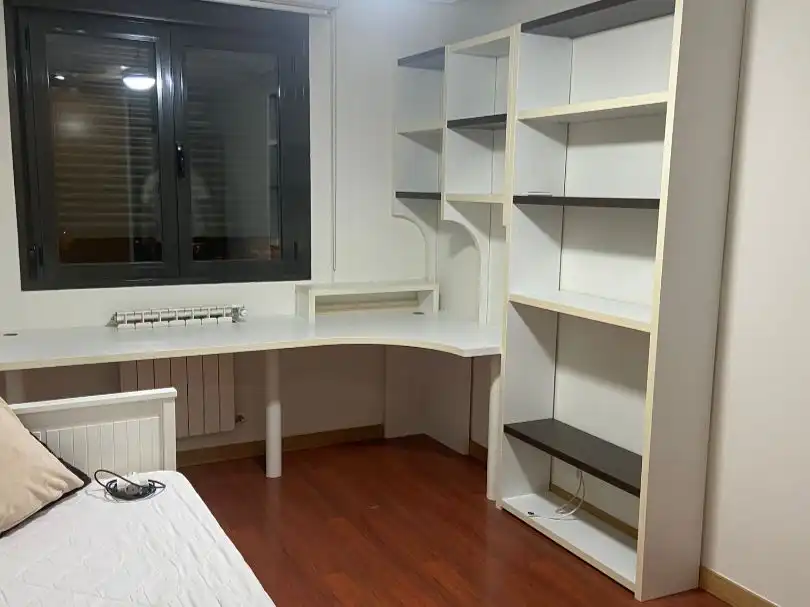Dormitori de Pis de lloguer en Getafe amb Aire condicionat, Terrassa i Traster