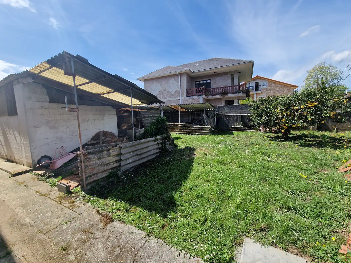 Vista exterior de Casa o xalet en venda en Narón amb Calefacció, Jardí privat i Traster