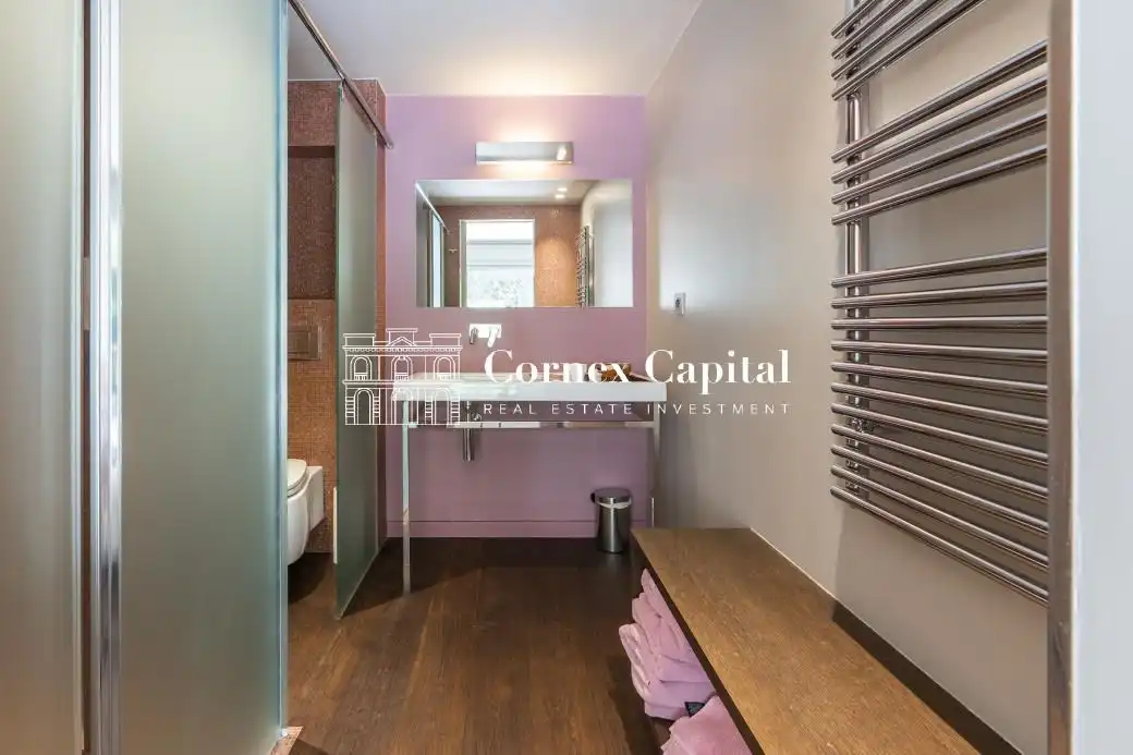 Bany de Casa o xalet en venda en Barcelona amb Aire condicionat, Calefacció i Jardí privat