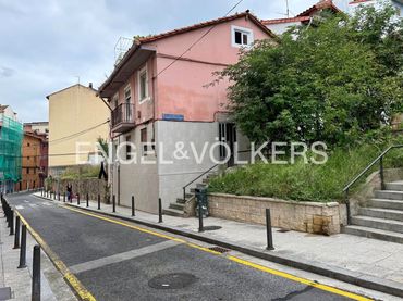 Casa con balcone in vendita a Calle Rogelio de Egusquiza