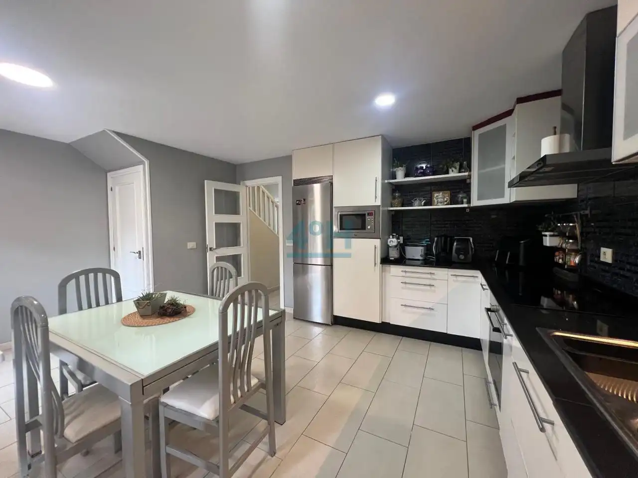 Cocina de Casa adosada en venta en Ourense Capital  con Calefacción, Jardín privado y Parquet