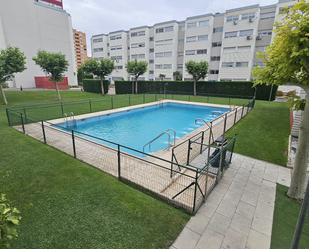 Swimming pool of Flat for sale in Parla