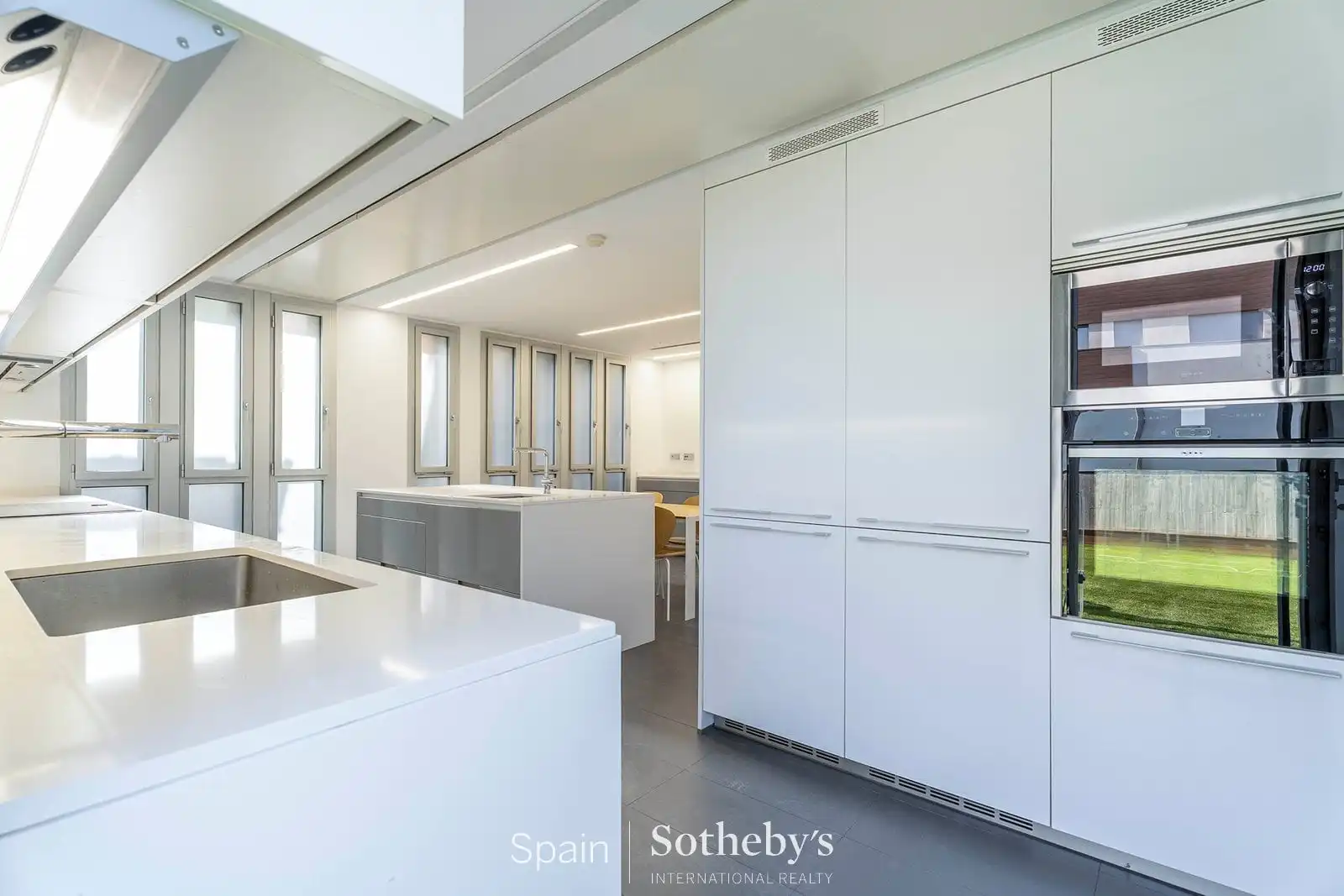 Cocina de Casa adosada en venta en Madrid con Aire acondicionado, Calefacción y Jardín privado
