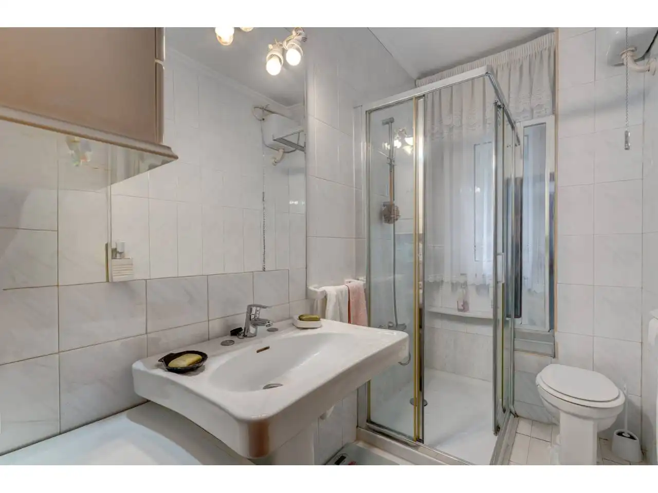 Bathroom of Flat for rent in Castro-Urdiales  with Heating and Terrace