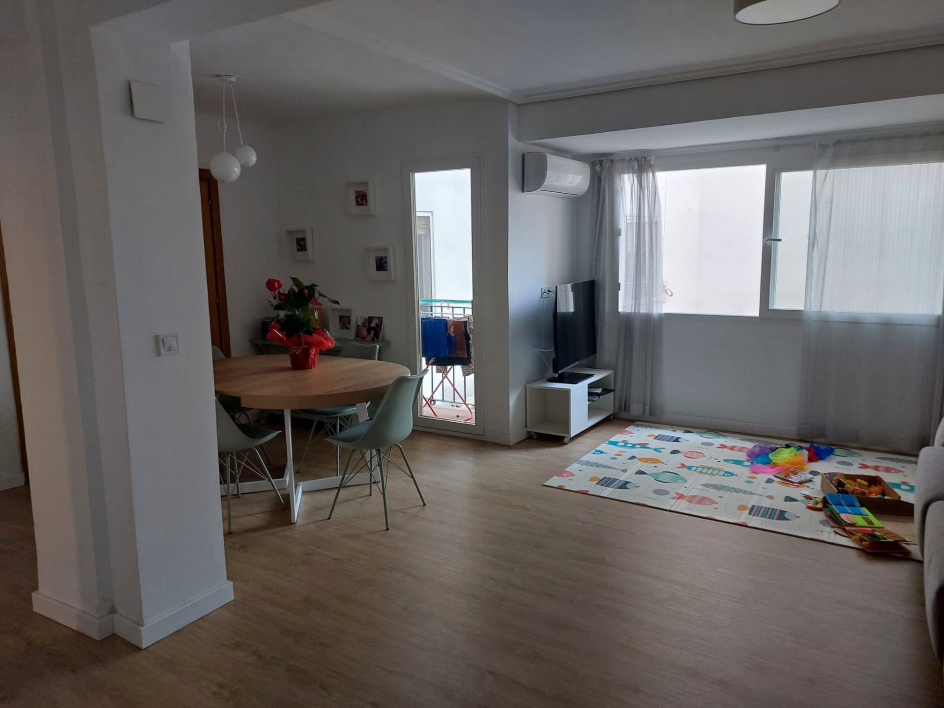 Living room of Flat to rent in  Valencia Capital  with Air Conditioner, Parquet flooring and Furnished