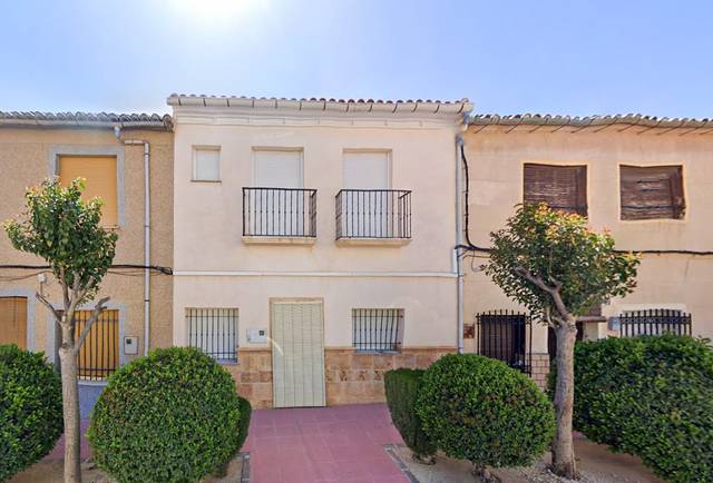 Casa adosada en Venta en Algueña