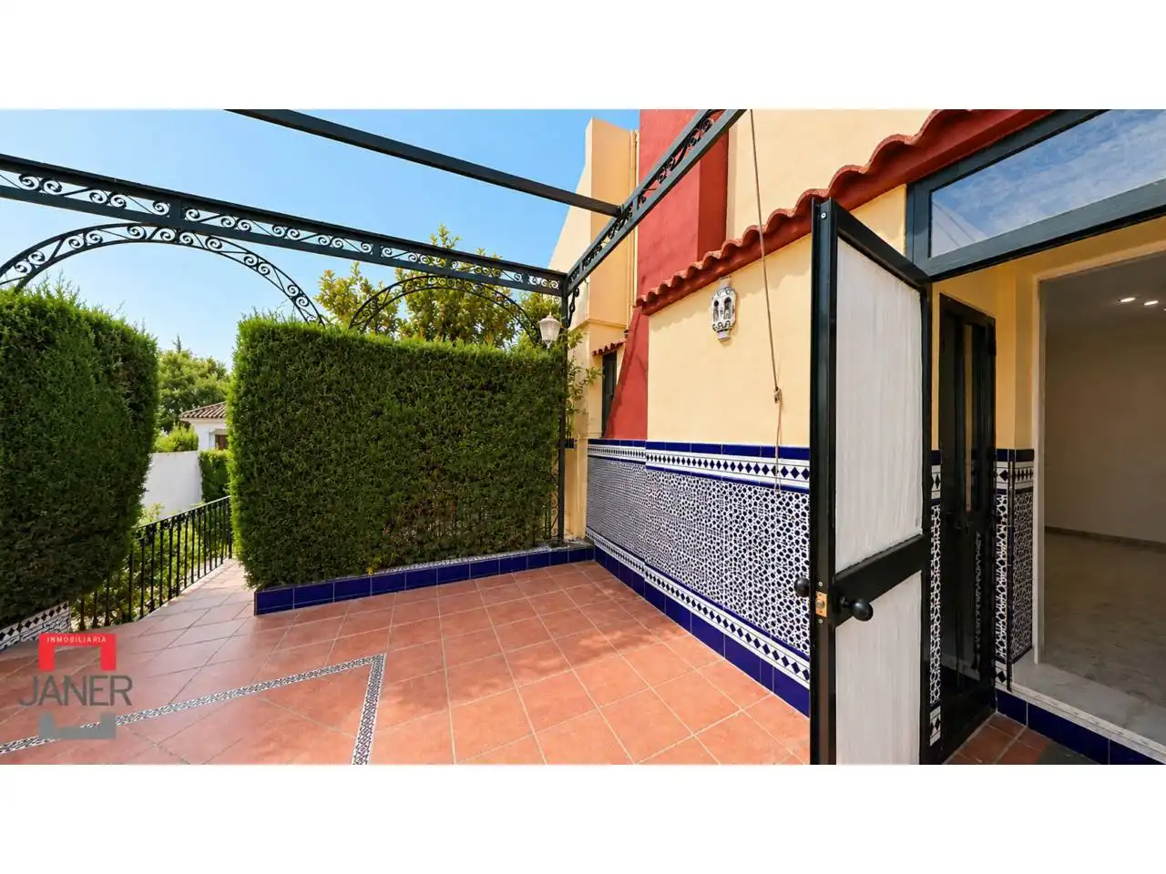 Terrace of Houses for sale in Tomares  with Air Conditioner, Private garden and Terrace