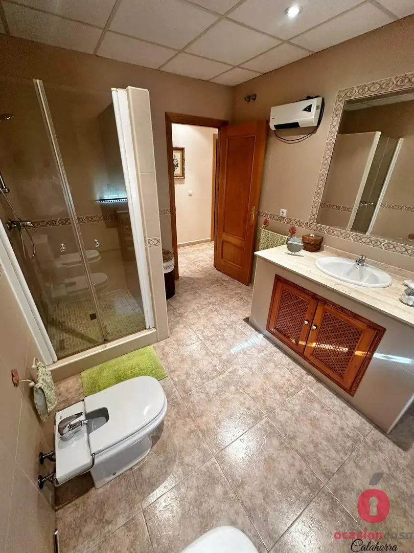 Bathroom of Country homes for sale in Almodóvar del Río  with Air Conditioner, Private garden and Storage room