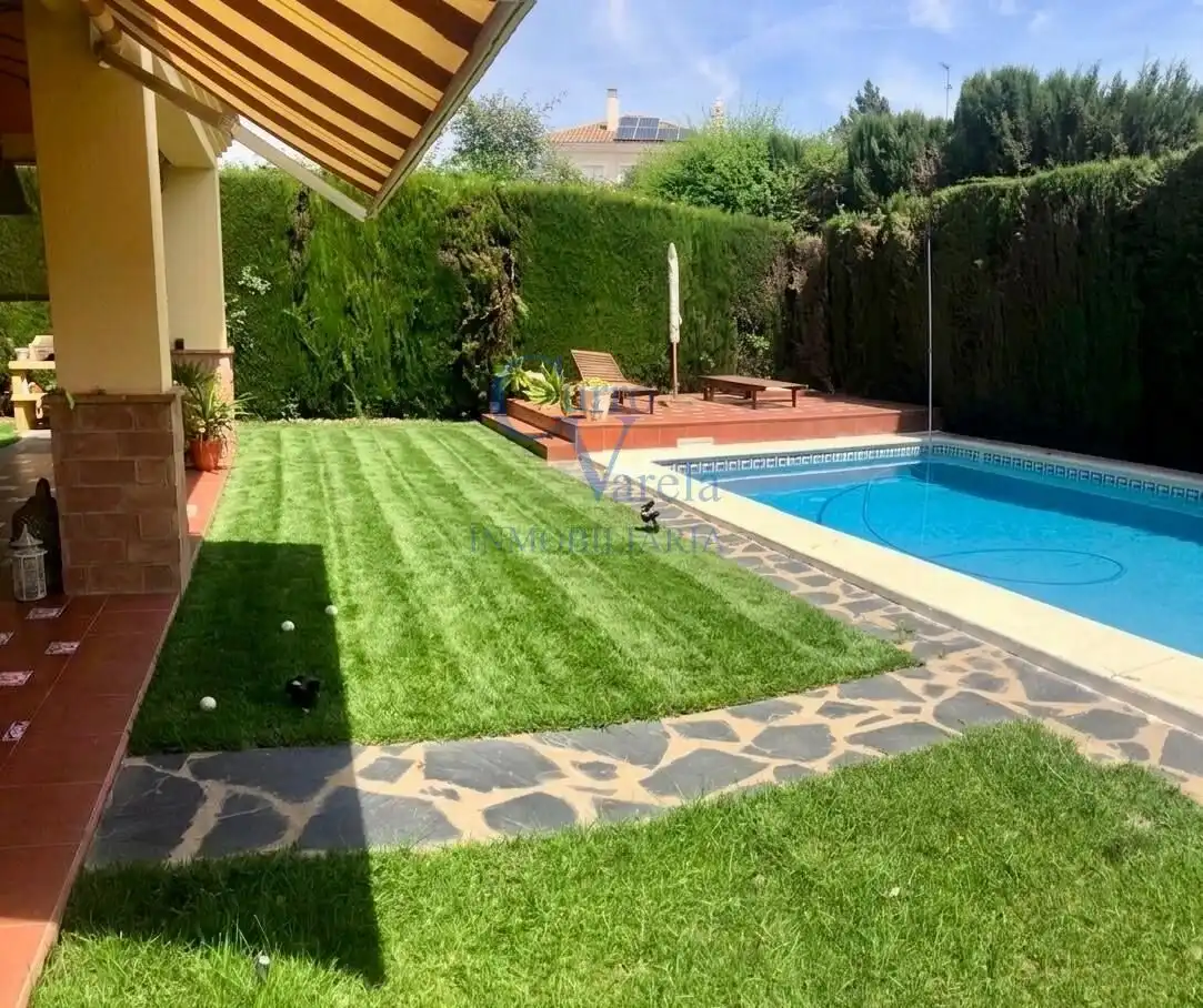 Jardín de Casa o chalet en venta en Montequinto con Aire acondicionado, Calefacción y Jardín privado