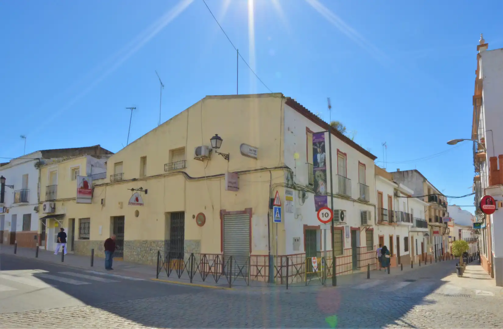Vista exterior de Casa o chalet en venta en Sanlúcar la Mayor con Aire acondicionado, Calefacción y Trastero