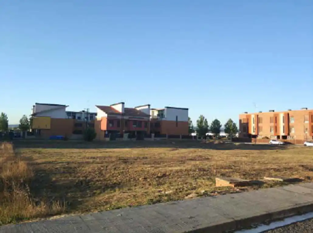 Terreny residencial en venda a Calle Clara Campoamor, imagen 2