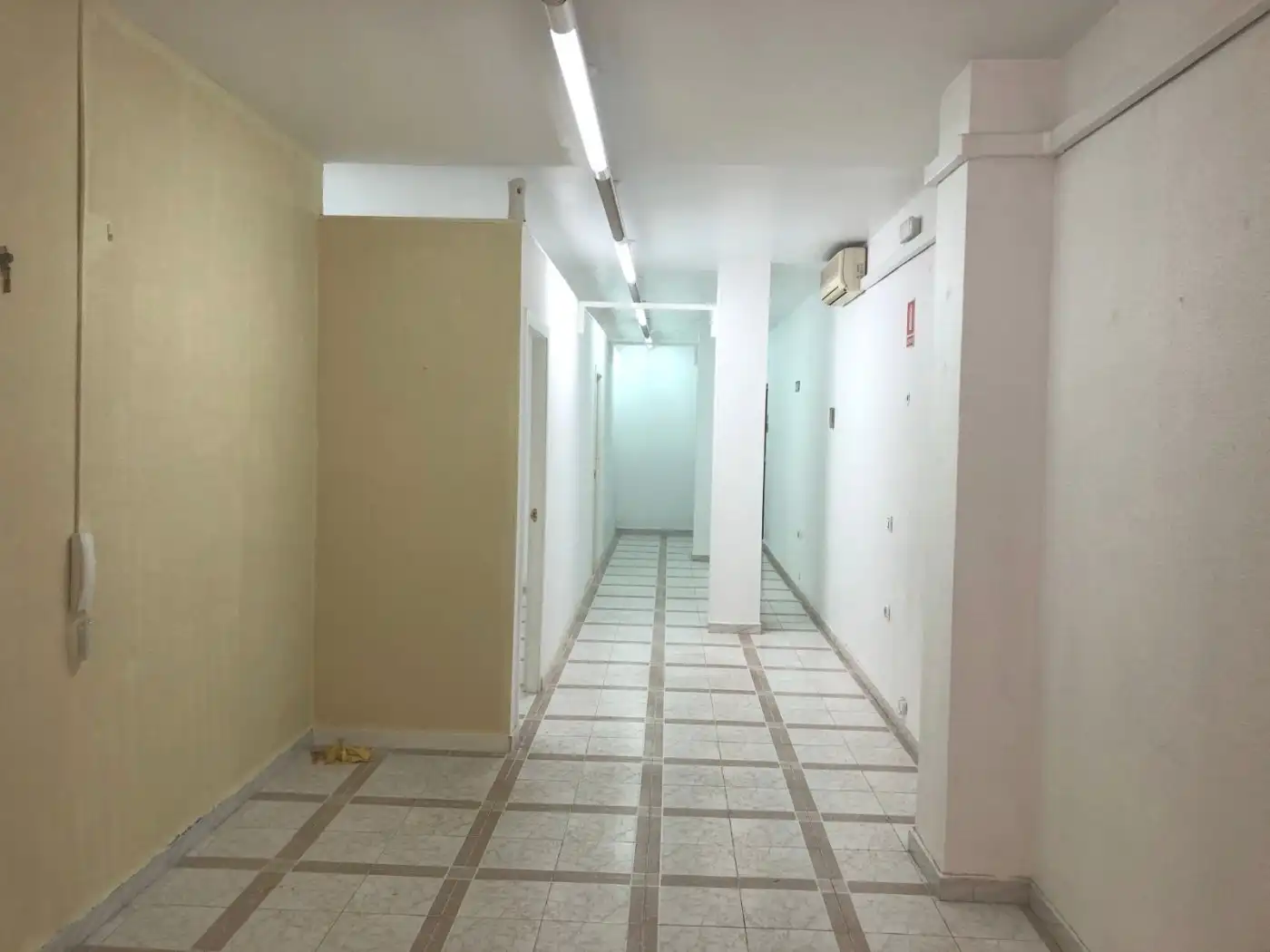 Local comercial en venta en Núcleo urbano, imagen 5