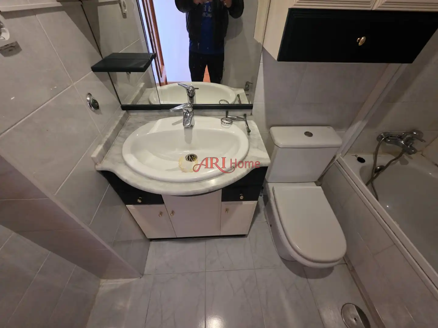 Bathroom of Flat for sale in Fuenlabrada  with Air Conditioner, Heating and Swimming Pool