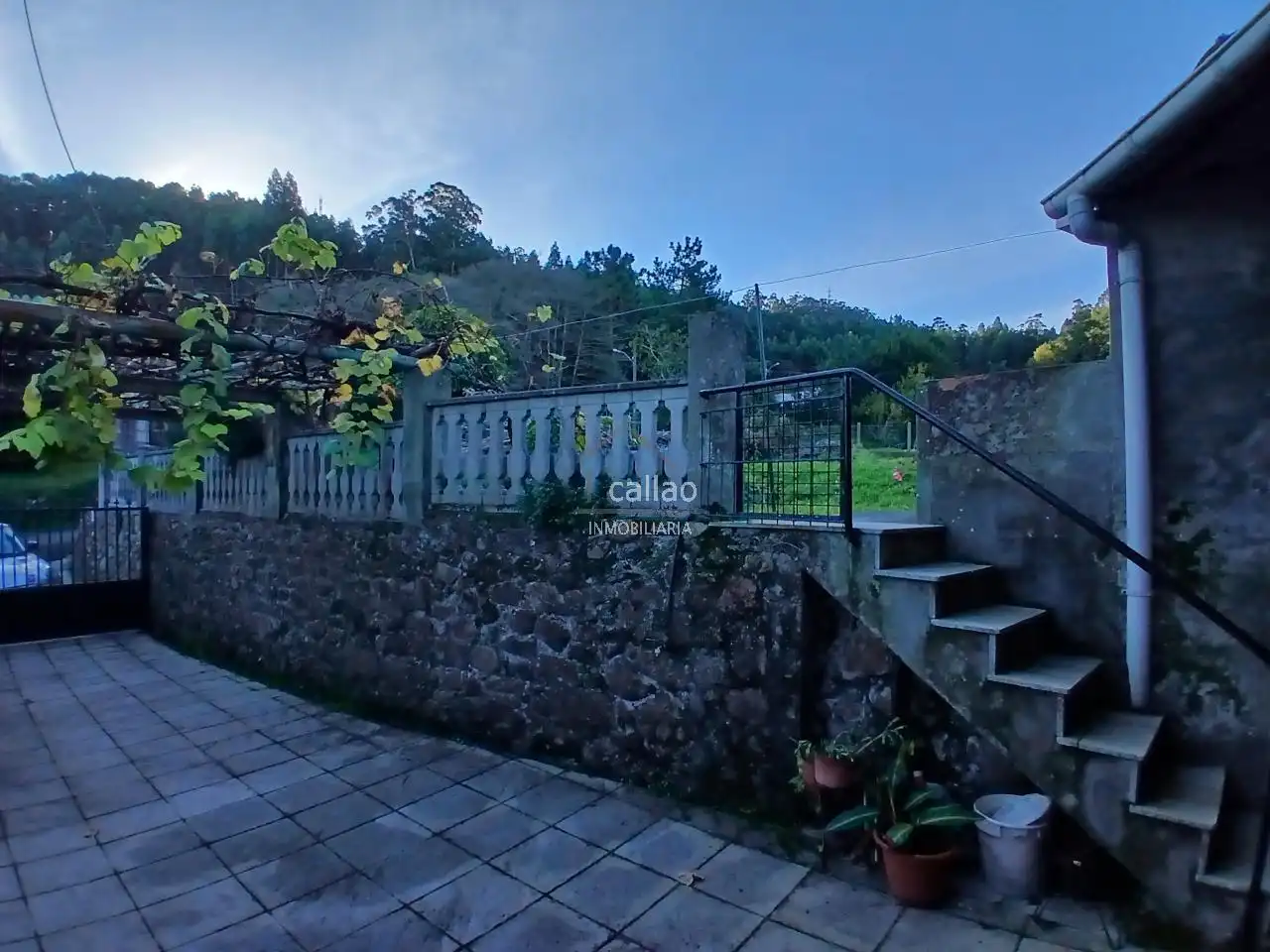 Casa adosada en venda en Ferrol amb Calefacció, Jardí privat i Traster