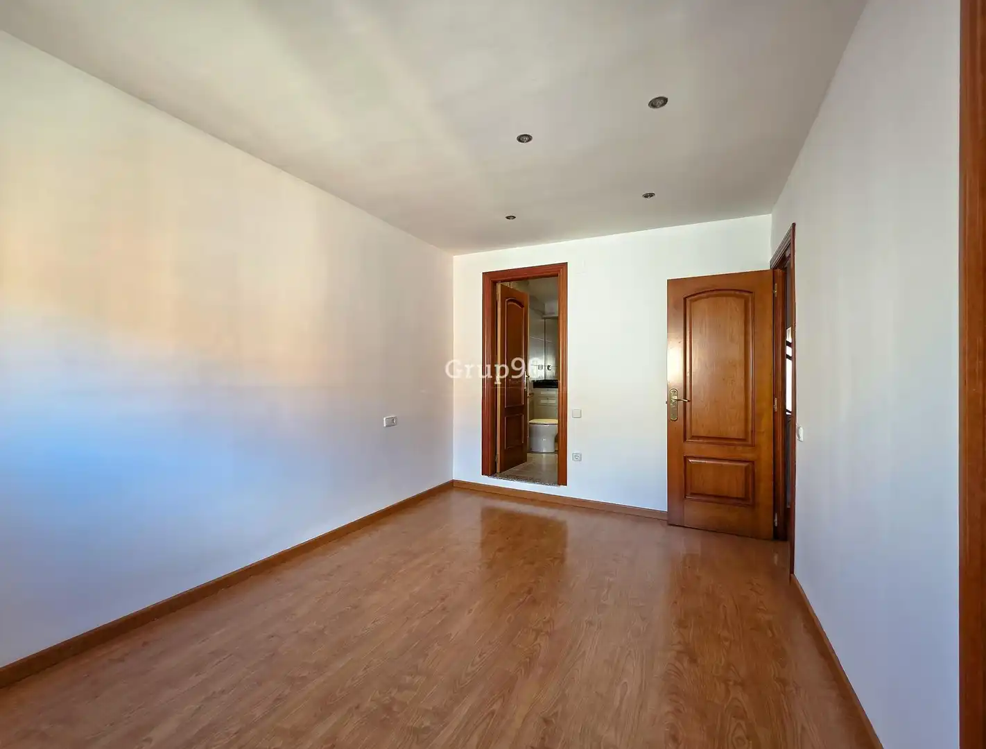 Schlafzimmer von Dachboden zum Verkauf in Lleida mit Klimaanlage, Heizung und Parkett