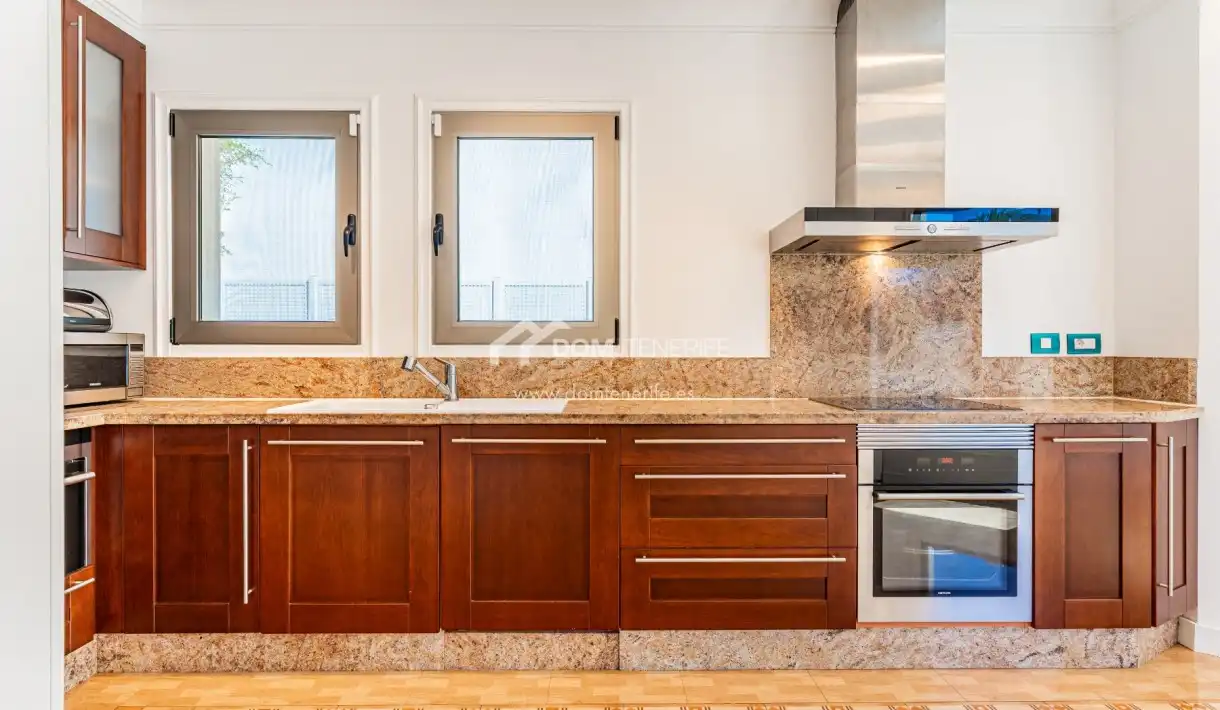 Cocina de Casa o chalet en venta en Adeje con Jardín privado, Terraza y Trastero