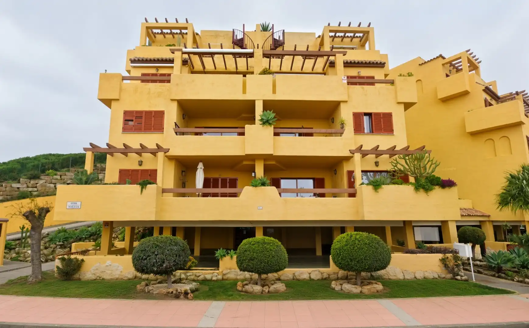 Penthouse with terrace for sale in Alcorrín