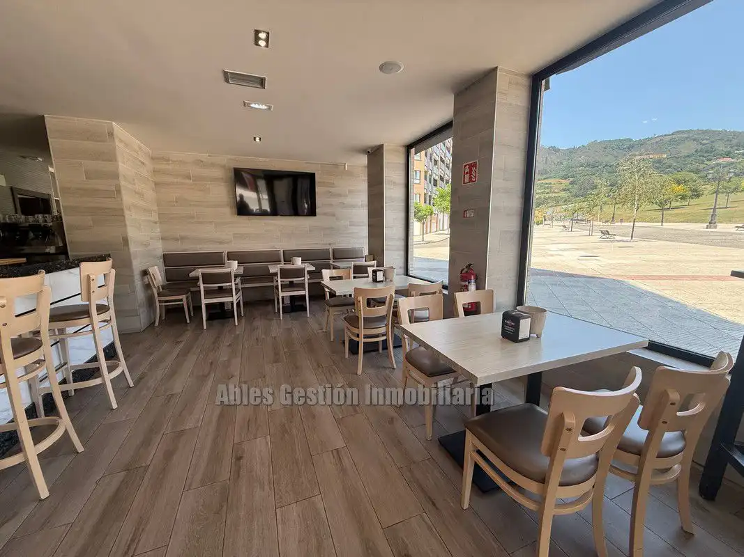 Local comercial en venta en Candamo 3, imagen 2