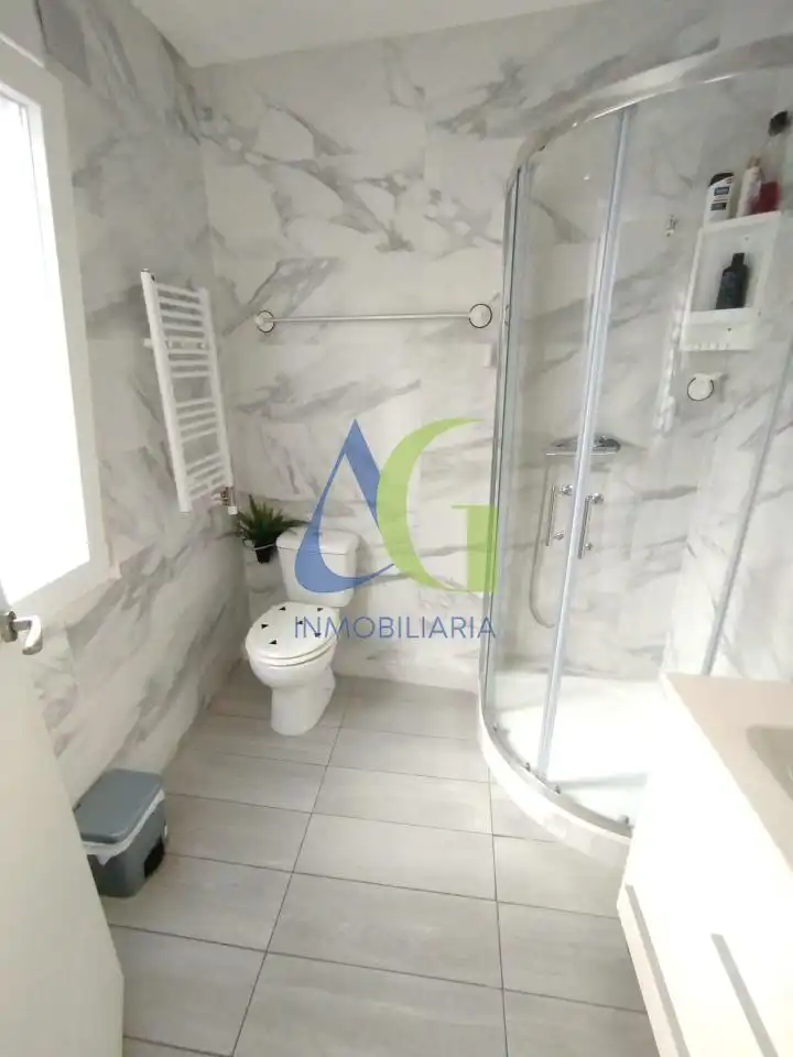 Badezimmer von Wohnung zum Verkauf in León Capital  mit Heizung, Parkett und Abstellraum