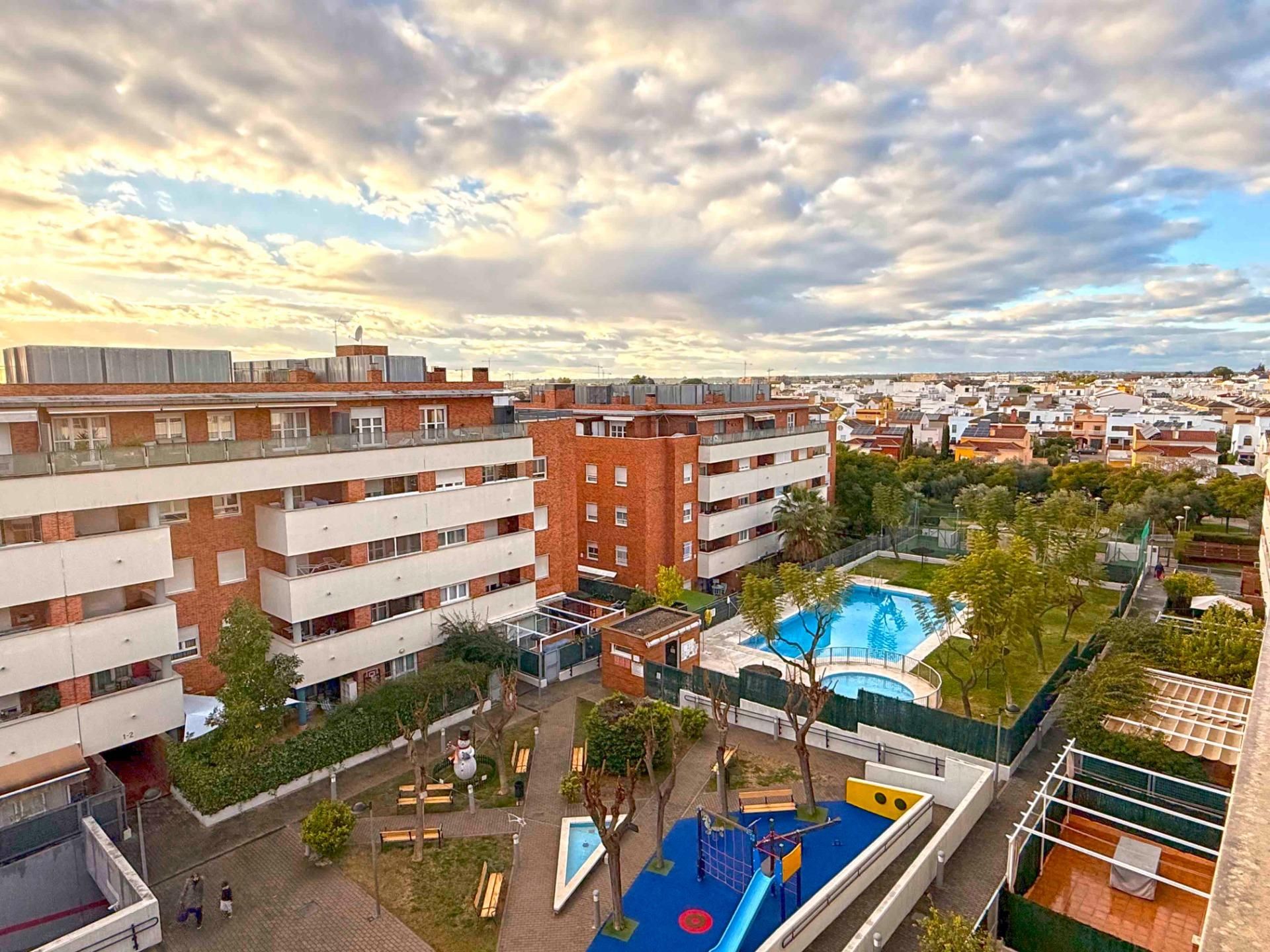 Attic to rent in Nuevo Bulevar