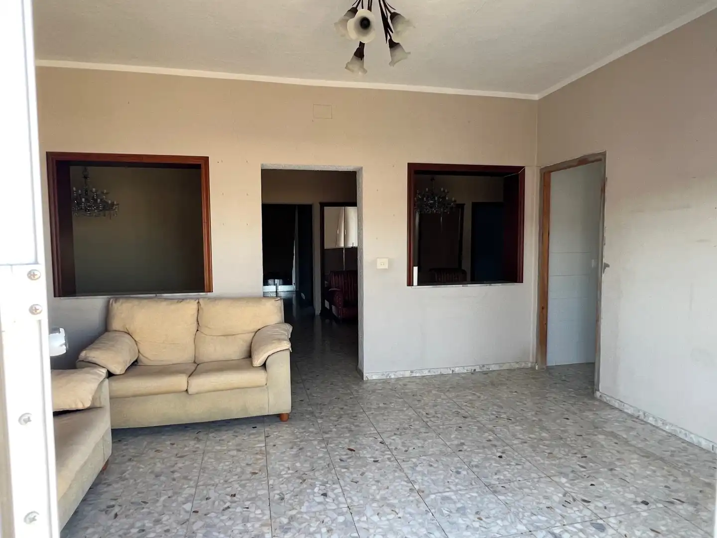 Sala d'estar de Casa adosada en venda en Bollullos de la Mitación amb Terrassa