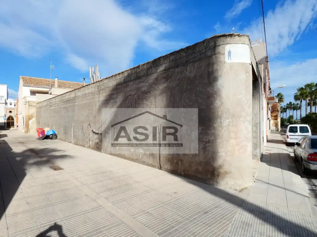 Wohnbaugrundstück zum Verkauf in Casc Urbà, imagen 2