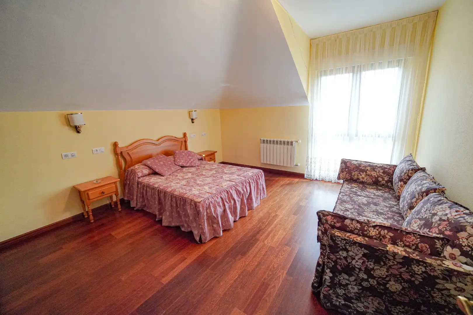 Dormitori de Casa o xalet en venda en Siero amb Calefacció, Jardí privat i Parquet